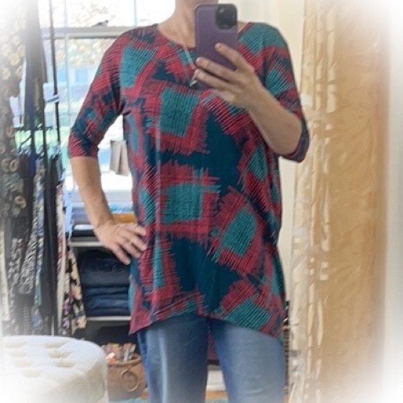 💕Beautiful & Fun New with Tag Lularoe Irma Tunic Top💕 - Picture 8 of 11